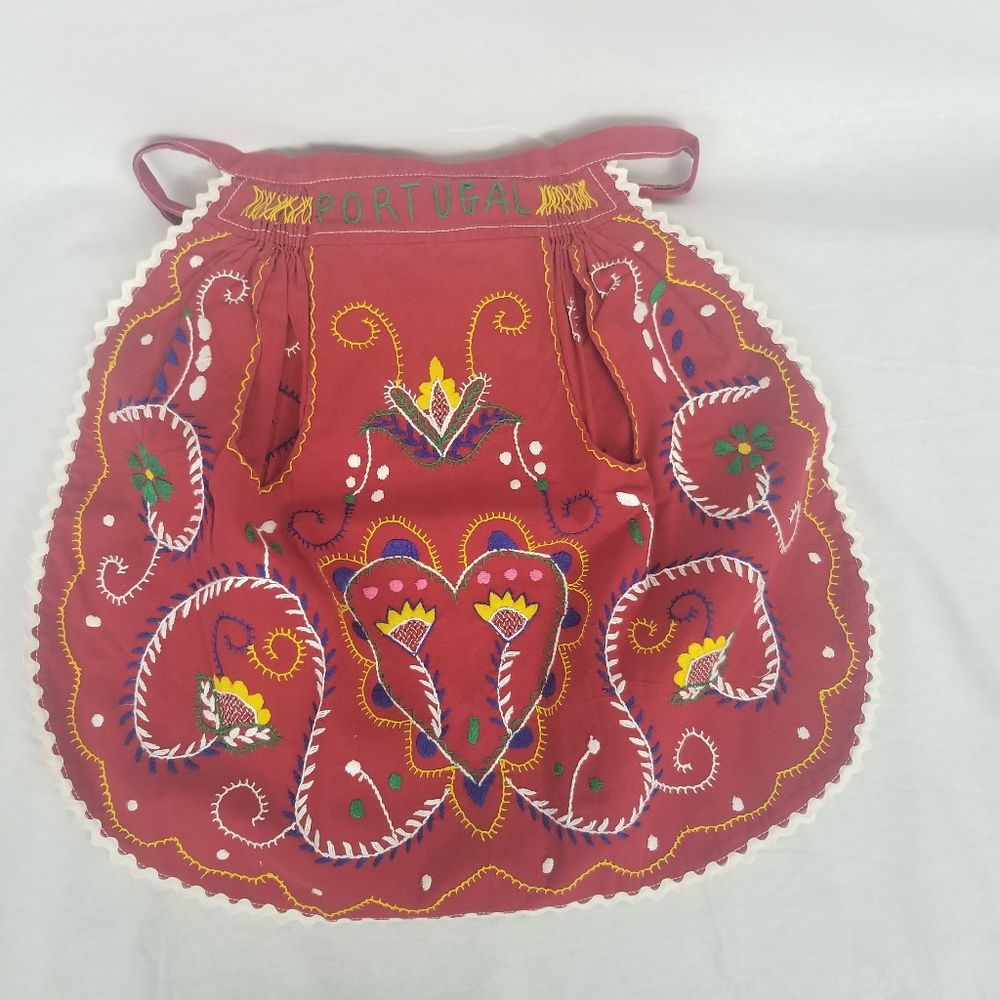 Embroidered Portugal apron - Picture 1 of 6
